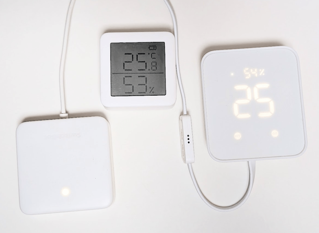 SwitchBot ハブミニ、温湿度計、ハブ２の写真